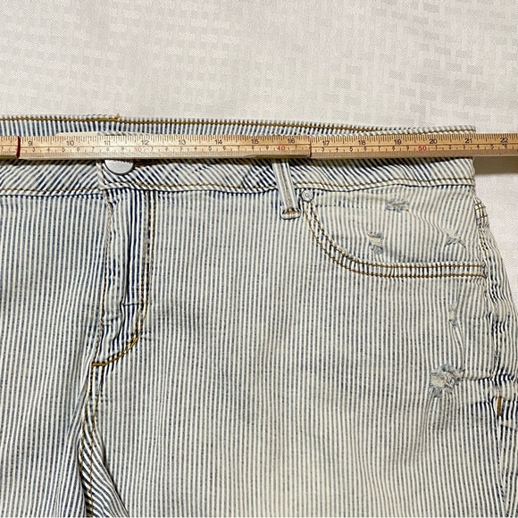 SLINK JEANS STRIPED SHORTS - Picture 7 of 10